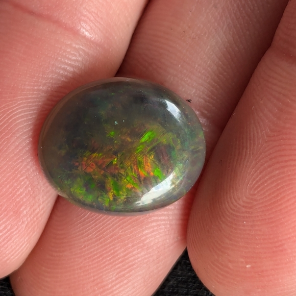 5.85ct Natural play of color black opal - Picture 5 of 16
